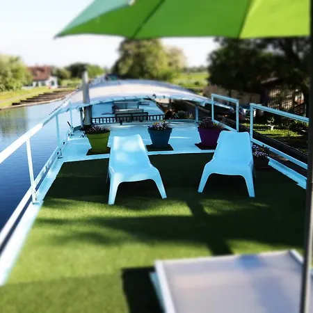 Couette-café Péniche Ophrys 3*